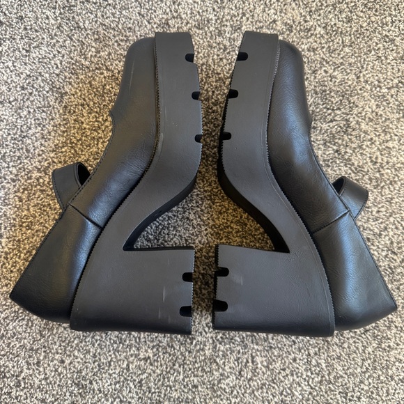 Madden Girl Mary Jane Chunky Platform Black Patent Faux Leather Shoes Size 9 - Picture 6 of 8